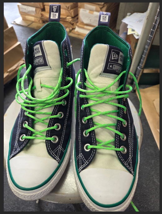 CONVERSE ALL STARにパラコードを通したところ
