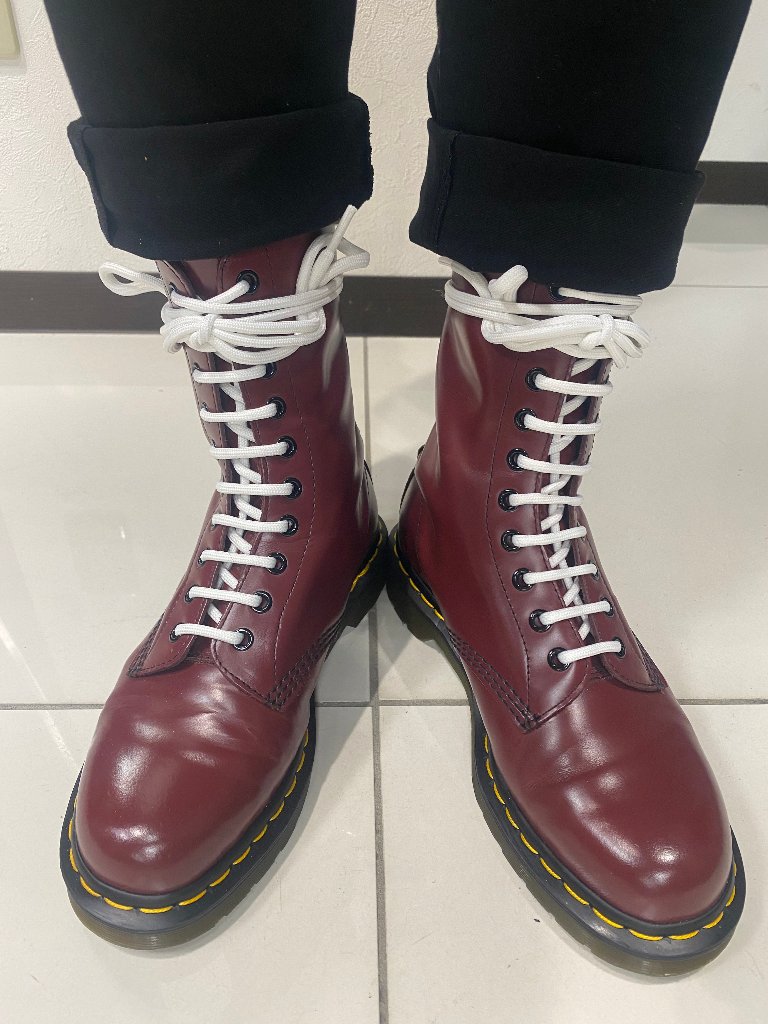 Dr.Martensに丸ポリ4.8ｍｍを通したところ